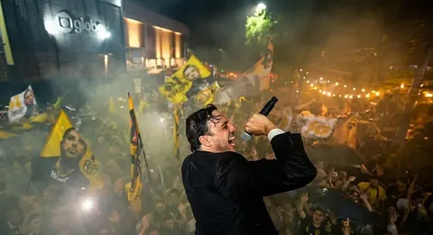Registro dos participantes durante a manifestação em frente à Globo