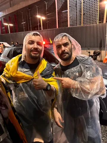 Registro dos participantes durante a manifestação em frente à Globo