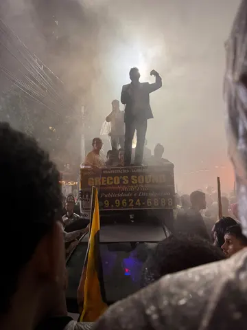 Registro dos participantes durante a manifestação em frente à Globo