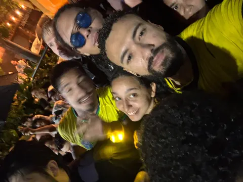 Registro dos participantes durante a manifestação em frente à Globo