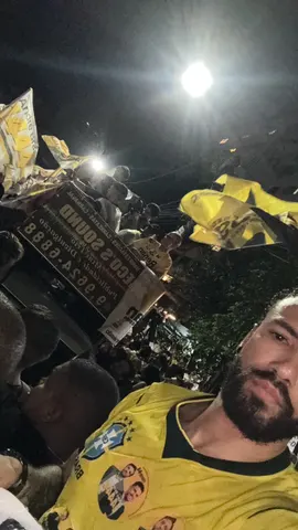 Registro dos participantes durante a manifestação em frente à Globo