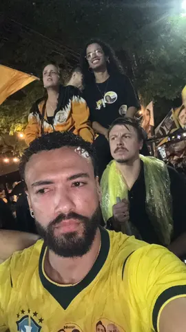 Registro dos participantes durante a manifestação em frente à Globo