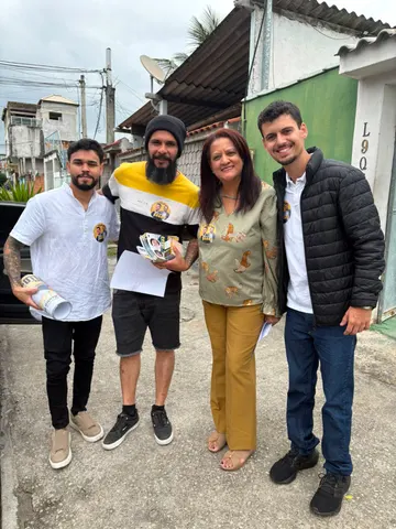 Participantes reunidos durante o dia da reunião